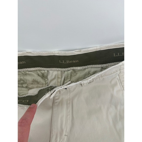 LL Bean Mens Classic Fit Chino Shorts Beige Tan Cotton Tencel Stretch 32W 504197 - Picture 4 of 10